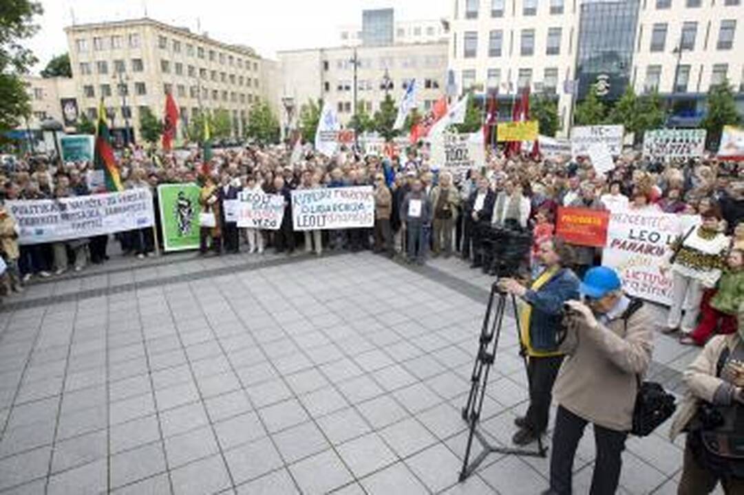 Mitinge prie Vyriausybės - 300 žmonių