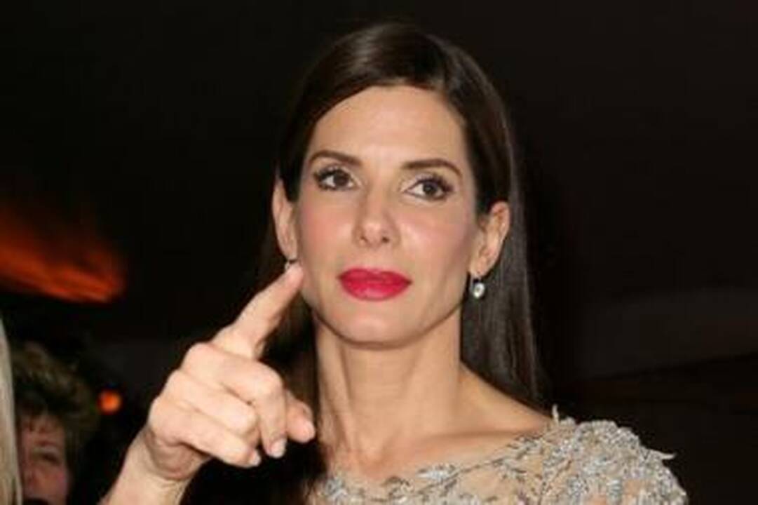 Ar atleis aktorė Sandra Bullock savo vyrui neištikybę?