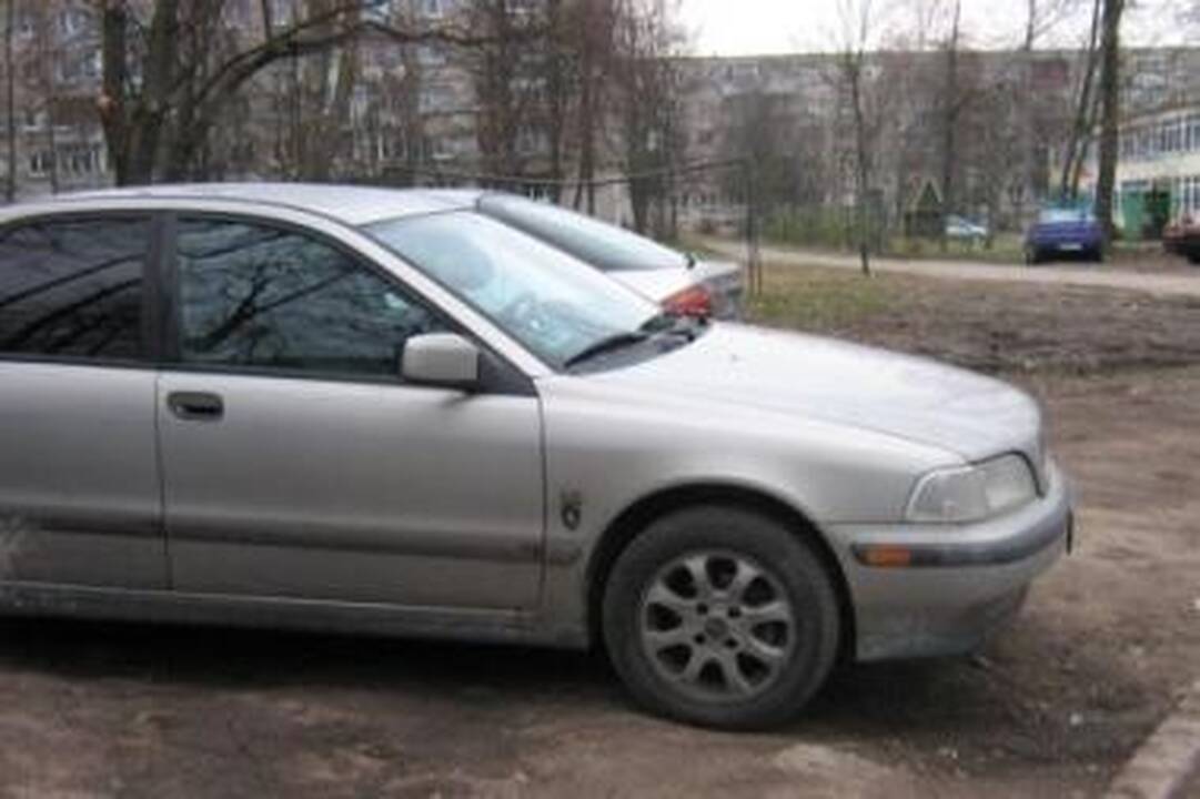 Ant žolės paliktų mašinų vairuotojams - baudos