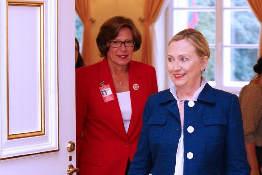 H.Clinton nekomentuoja CŽV kalėjimo istorijos
