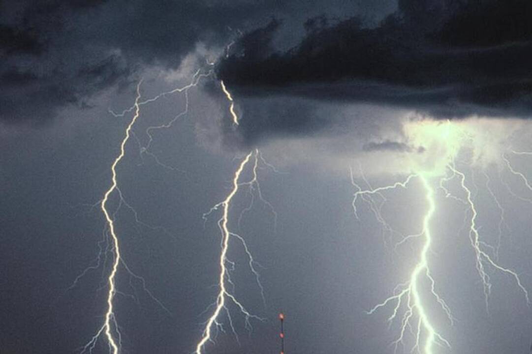 Dėl žaibo klaipėdiečiai liko be elektros