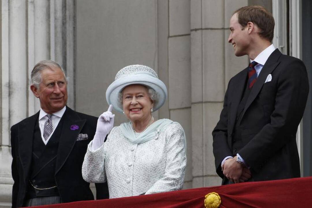 Karalienė Elizabeth II kreipėsi į ją sveikinančius žmones
