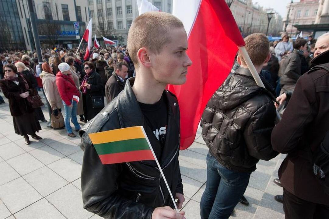 Nelietuviškų rašmenų įteisinimas pagerintų santykius su Lenkija?
