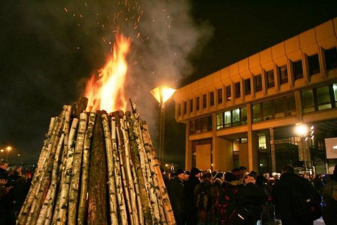 Prašoma 20 asmenų pripažinti įtariamaisiais Sausio 13-osios byloje