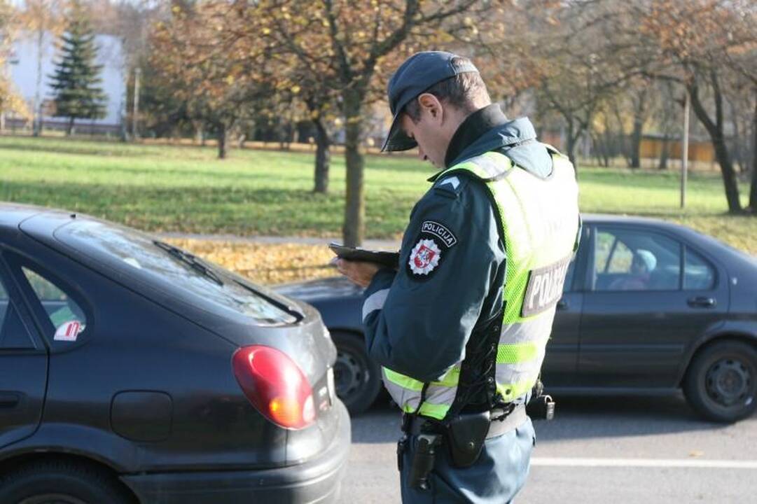 Vilniuje Laisvės prospekte susidūrė penki automobiliai