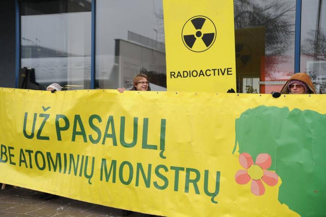 Prie ambasadų – protestai prieš atomines elektrines