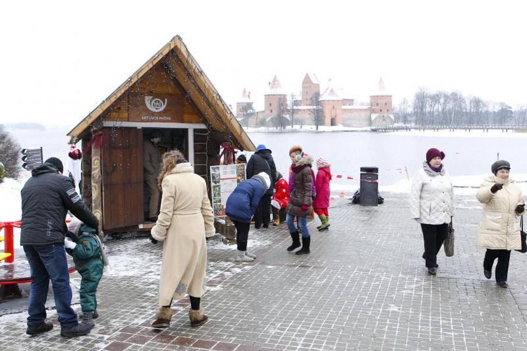 Kalėdų Senelių miestelis Trakuose sekmadienį buvo apytuštis