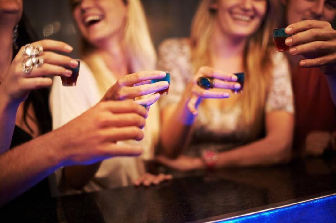 Parlamentarui gali tekti aiškintis dėl nepilnamečių girdymo