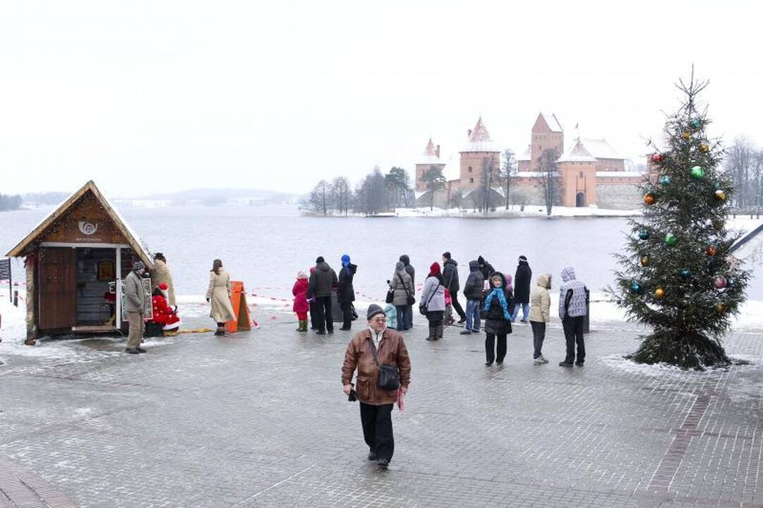 Kalėdų Senelių miestelis Trakuose sekmadienį buvo apytuštis
