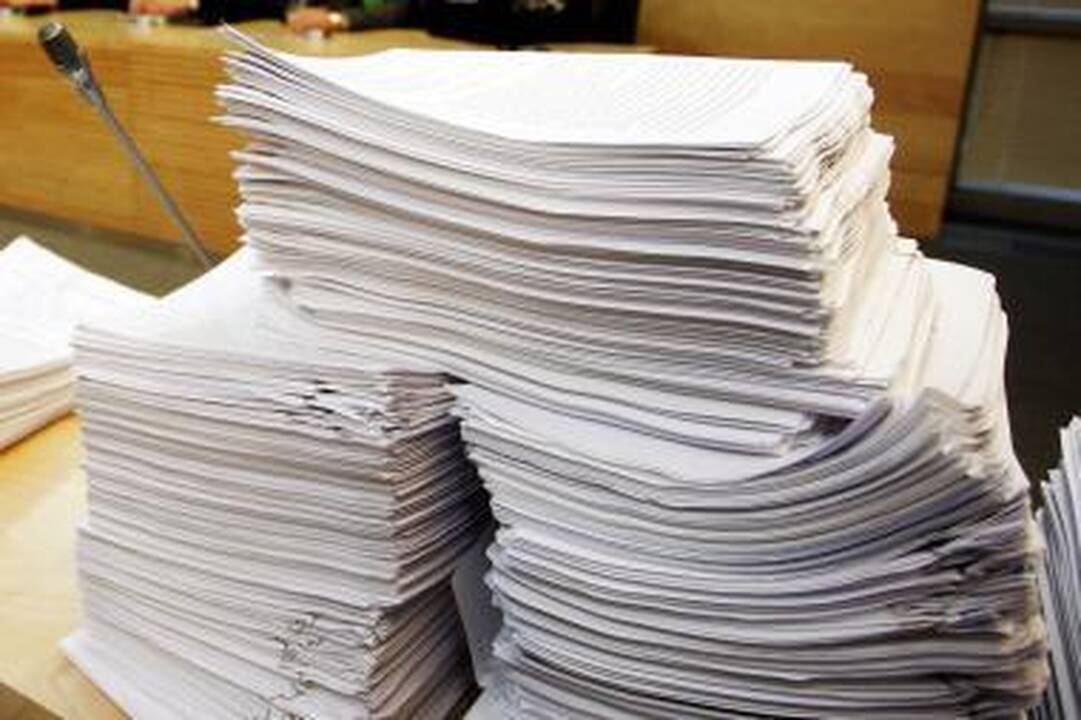 Siūlo asmenvardžius dokumentuose rašyti ne tik lietuviškais rašmenimis