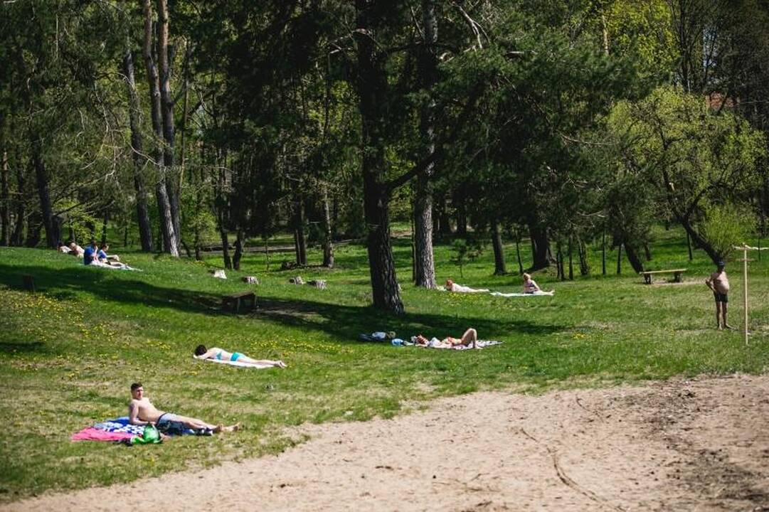 Kauno paplūdimiuose darbo dieną karaliauja pensininkai