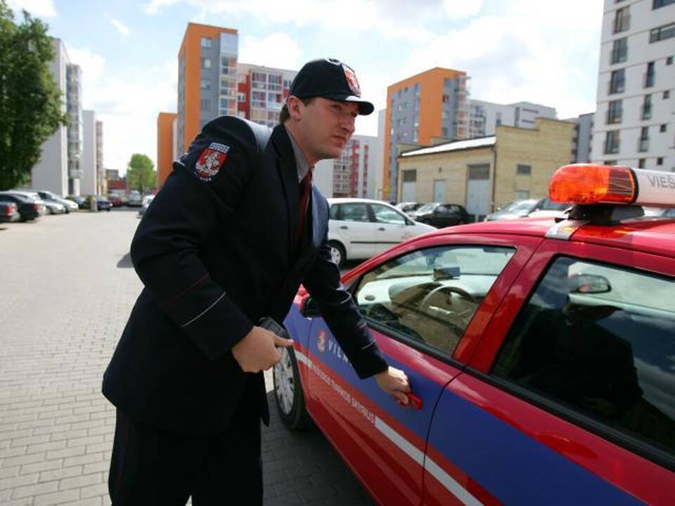 Savivaldybės policininkus apginkluos elektrošoku