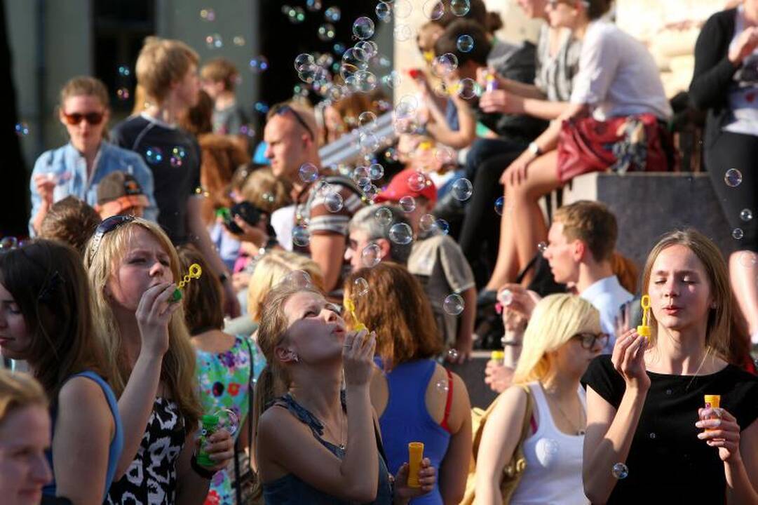 Pirmadienį Klaipėdos Atgimimo aikštėje vėl šėls muilo burbulų pūtikai