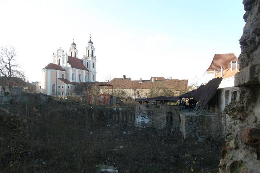 Bjauri dykynė Vilniaus senamiestyje - galvos skausmas gimnazijai