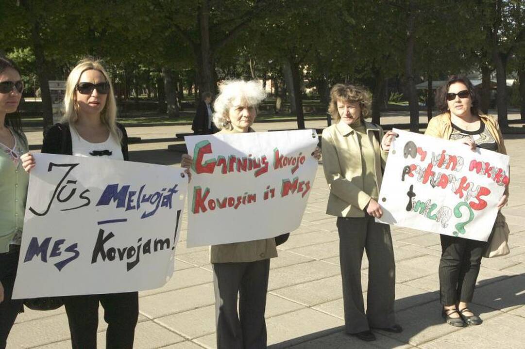 K.Griniaus vidurinės mokyklos mokytojai: kodėl uždarote mokyklą?