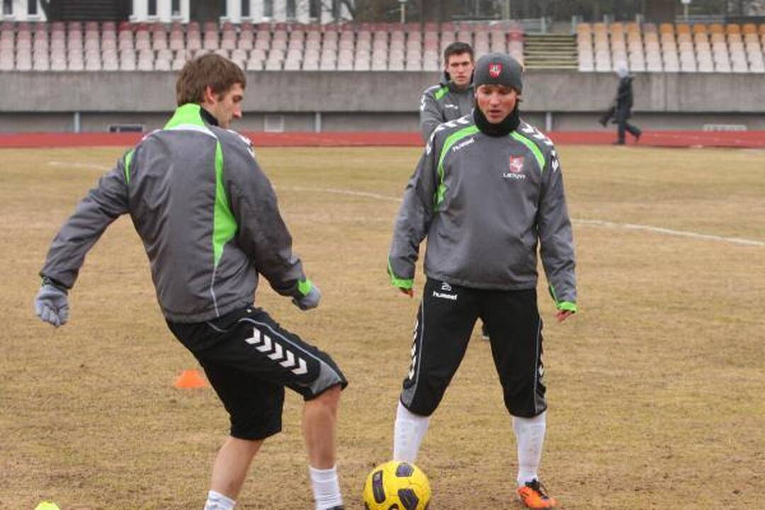 Lietuvos ir Ispanijos futbolininkai išbandė stadioną