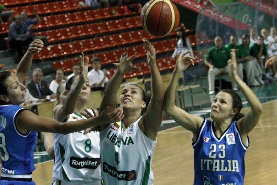 Lietuvos krepšininkės italėms neatsirevanšavo