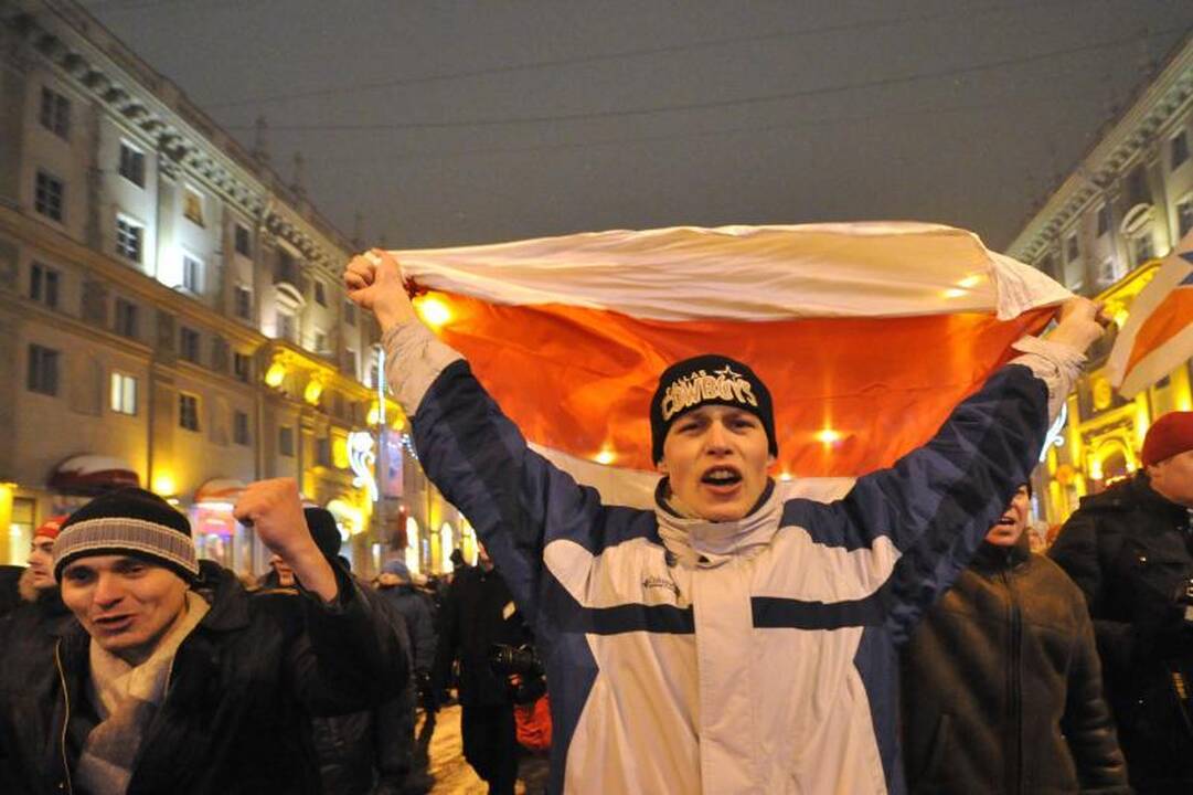 Lenkija siūlo „meduolio ir lazdos“ susitarimą Baltarusijai