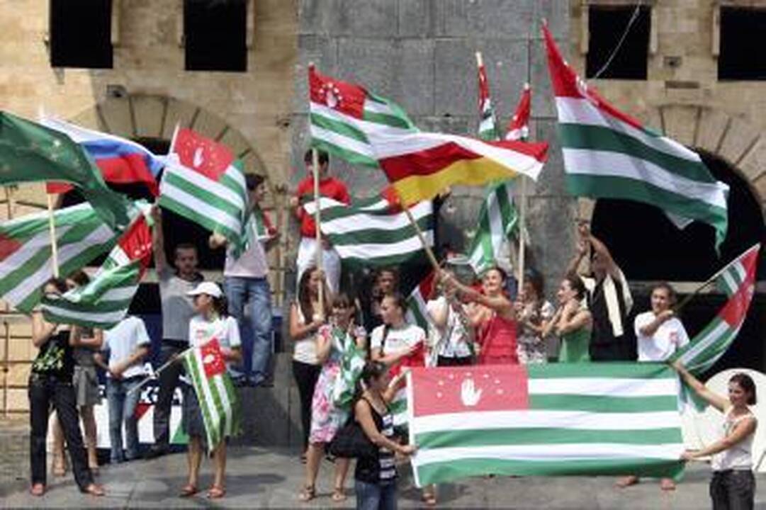 Separatistinės Abchazijos viceprezidentas sužeistas per pasikėsinimą