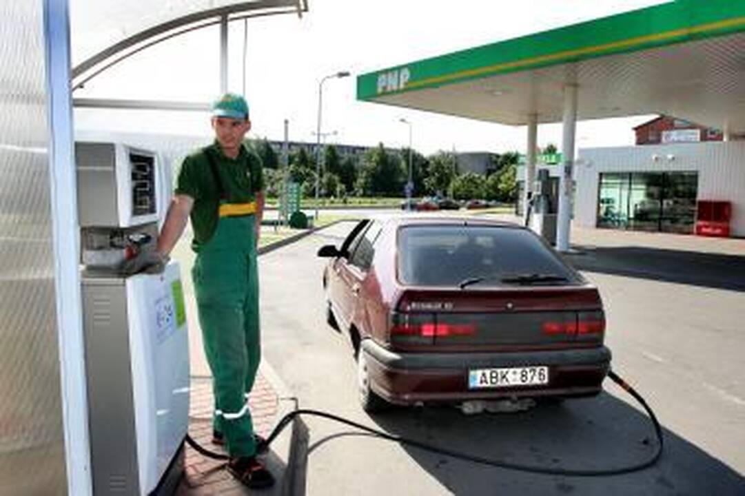 Vairuotojai pratinasi dujas piltis patys