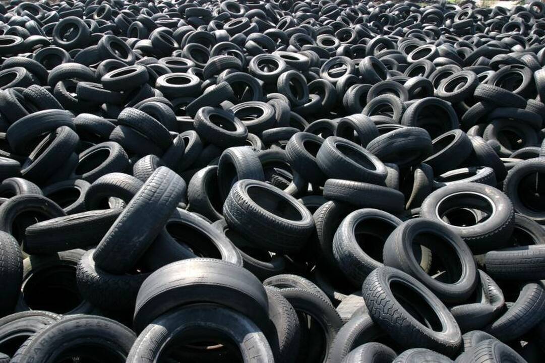 Padangų lietuviai parūpina ir giminaičiams užsienyje