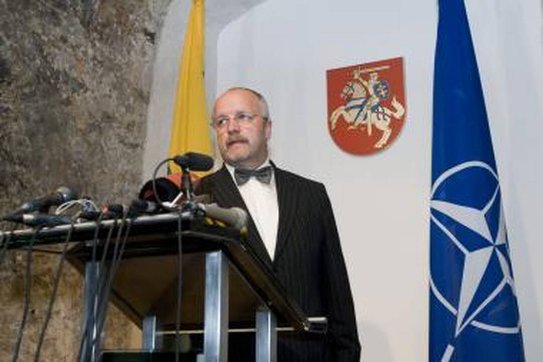 J.Olekas neigia žinias apie sužeistą karį