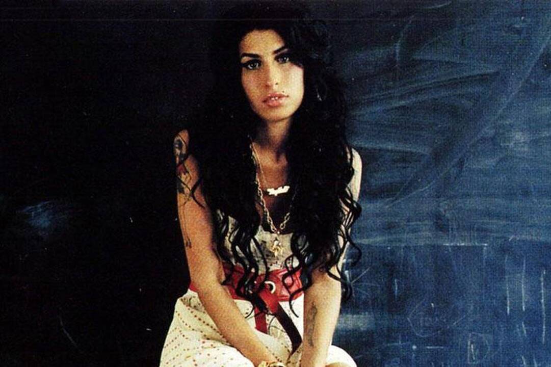 Garsioji Amy Winehouse suknelė bus parduota aukcione