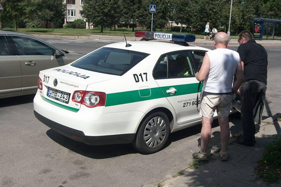 Sąmonę praradęs vairuotojas Šeškinėje taranavo automobilį