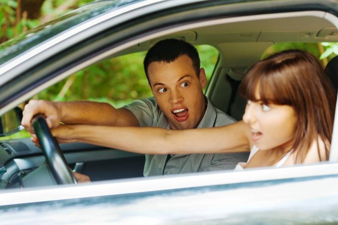 Ką daryti, kad vairuojant nesutrauktų mėšlungis?