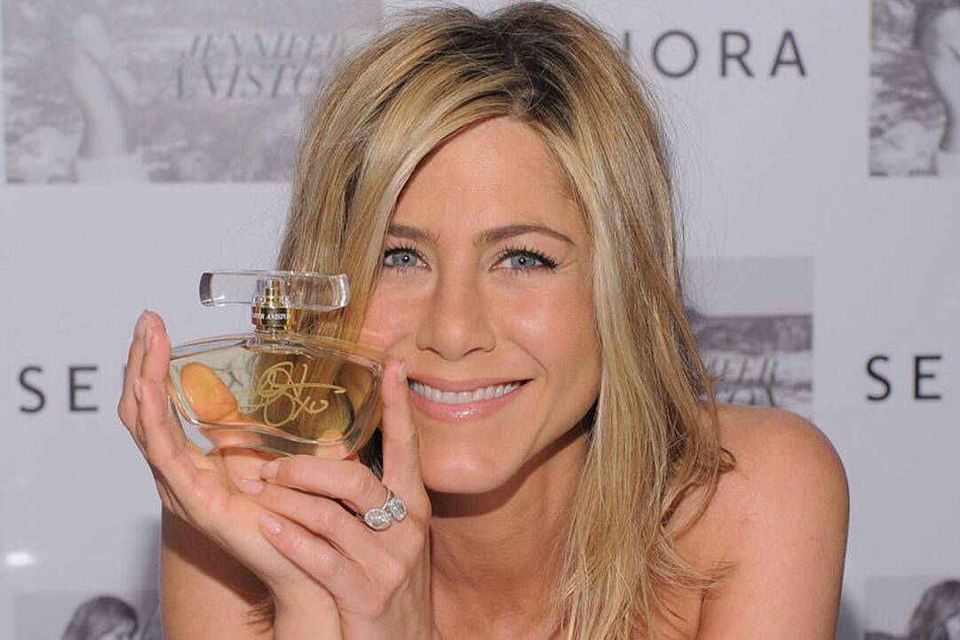 Jennifer Aniston užsimovė sužadėtuvių žiedą?