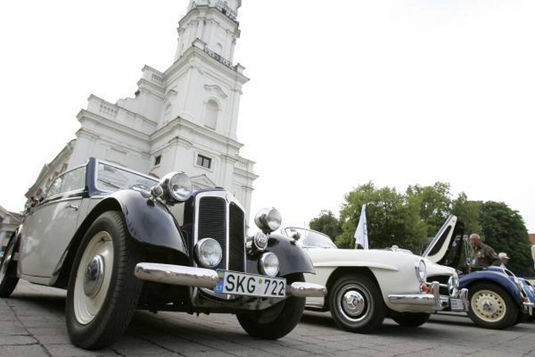 Senoviniai automobiliai atriedėjo į Kauną (papildyta)