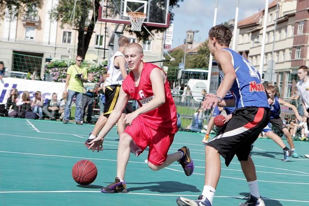 Klaipėdos Atgimimo aikštėje karaliavo krepšinis