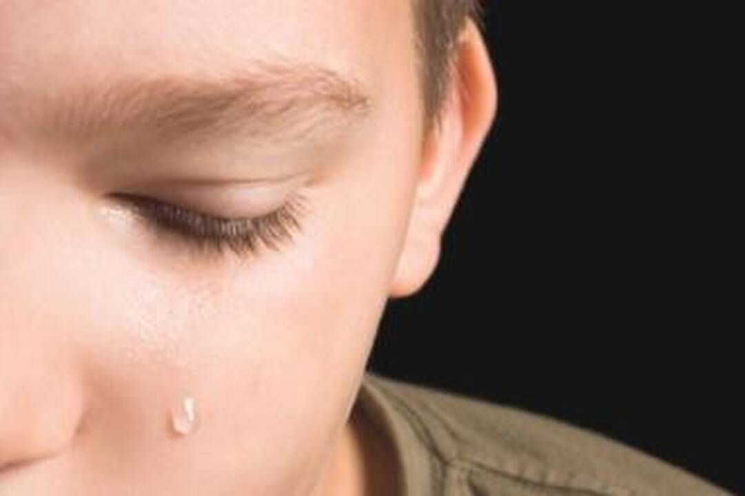 Neblaivus tėvas į grindis trenkė 9-erių sūnų
