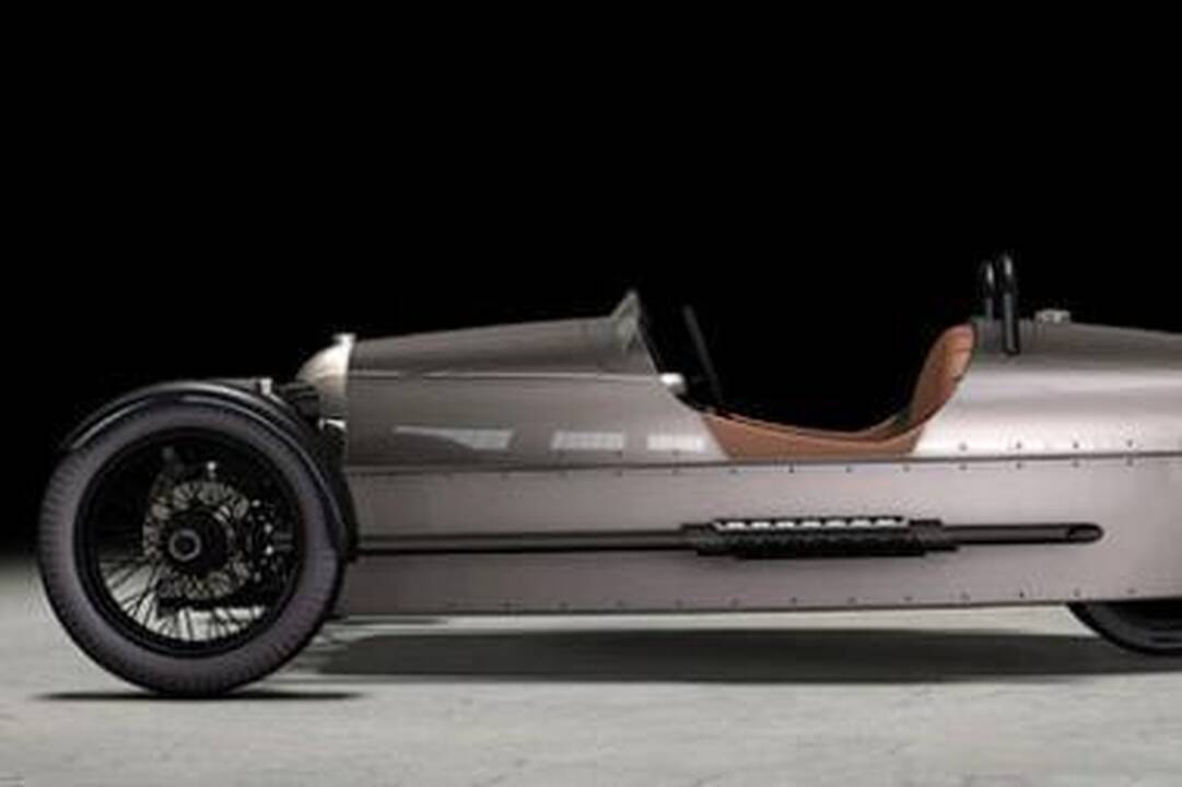 "Morgan" oficialiai pristatė triratį automobilį