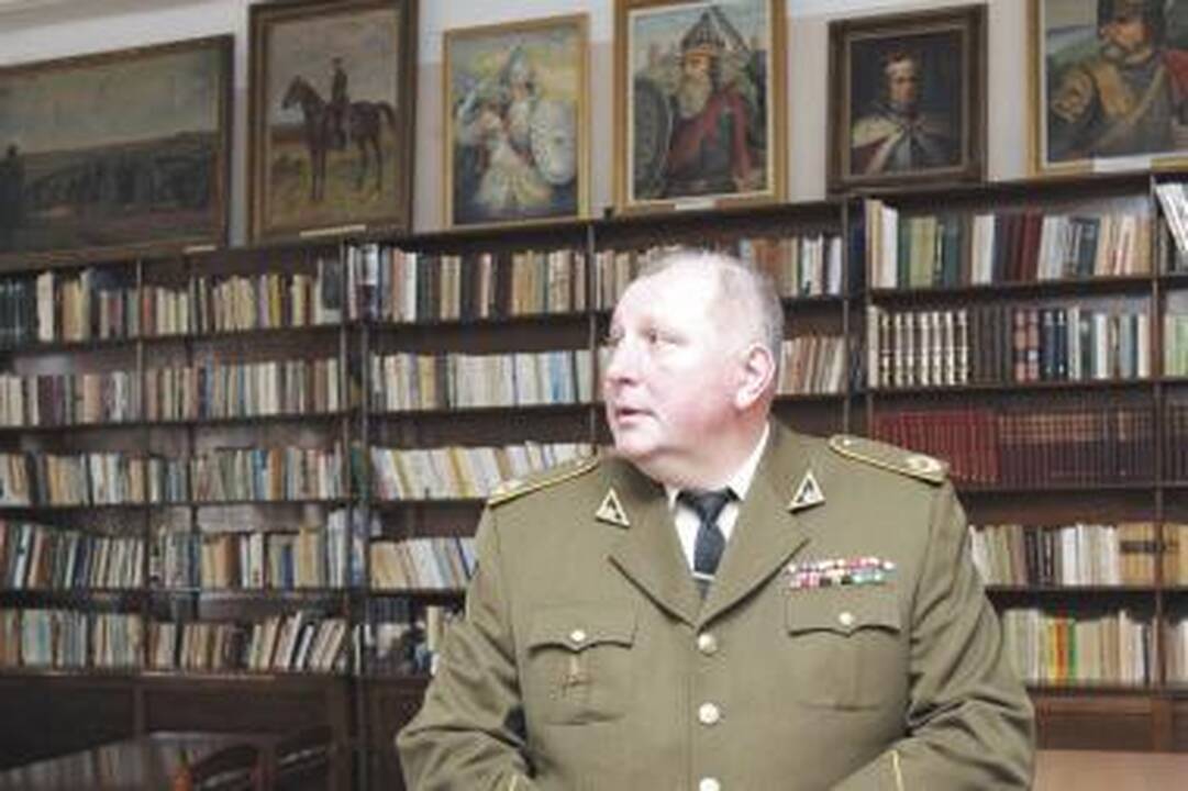 Kariškį įklampino keli tauriųjų gėrimų buteliai