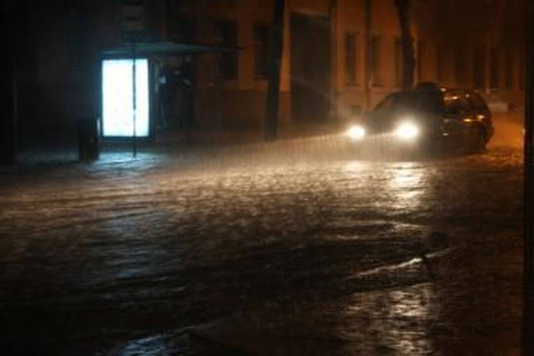 Vilniaus gatvėmis „plaukia“ mašinos (papildyta)