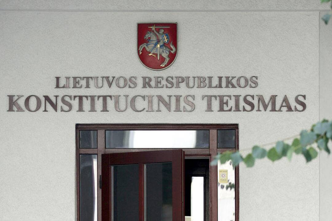 Seimo nariai Konstitucinio Teismo teisėjus skundžia VTEK (papildyta)