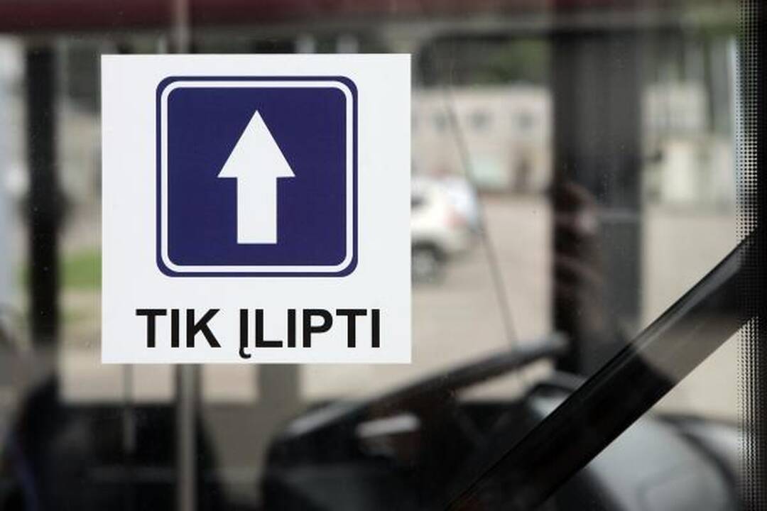 Vilniečiai rengia išbandymą naujai keleivių laipinimo į viešąjį transportą tvarkai