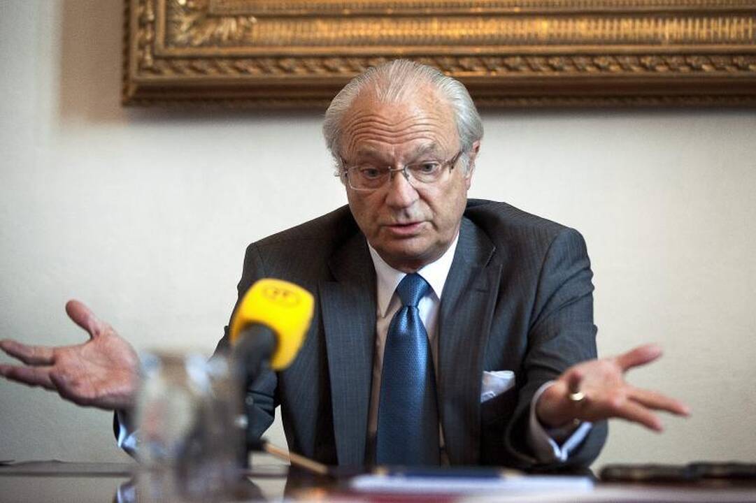 Švedijos karalius mėgina užgesinti skandalą dėl striptizo klubų