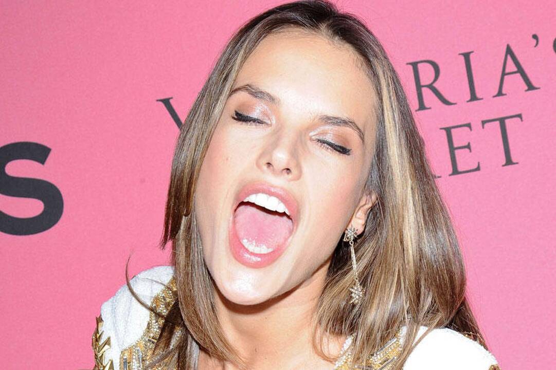 Supermanekenė Alessandra Ambrosio vėl laukiasi