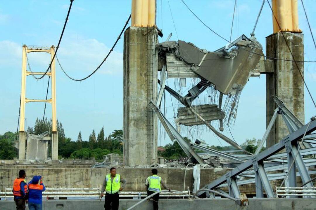 Po Indonezijos vandenynu skilinėja Žemės plokštės
