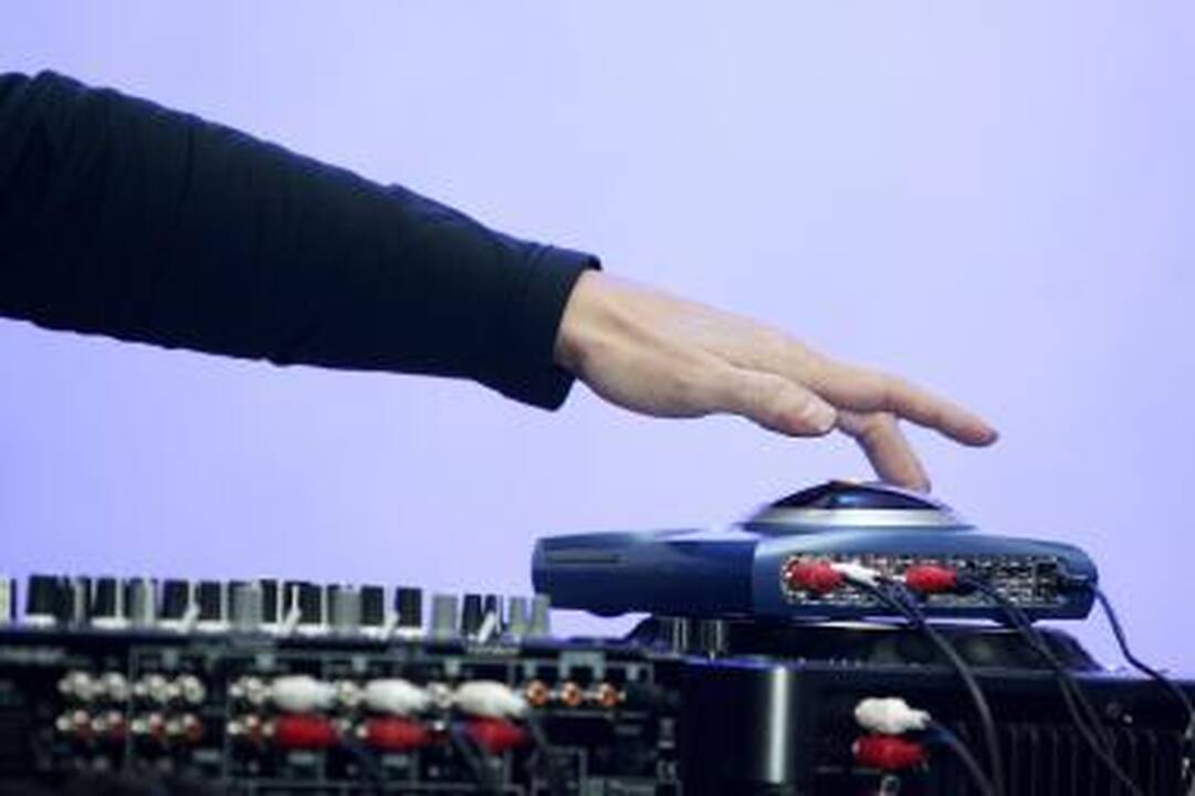 „Exit“ aplankys šokių muzikos legenda Nickas Warrenas   