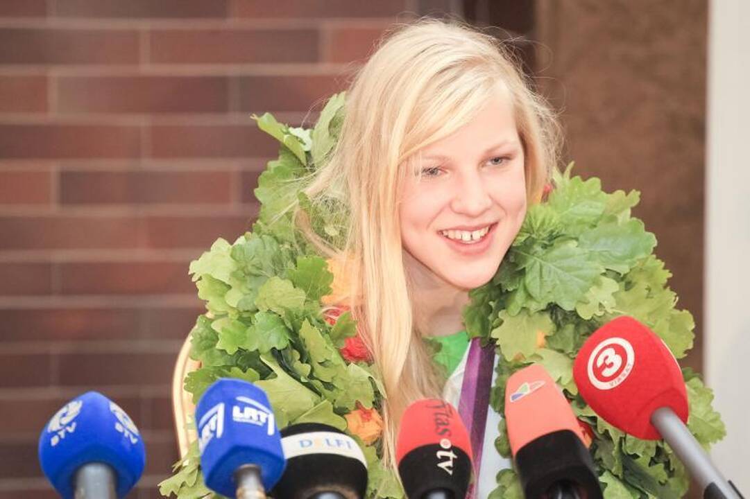 Lietuva pasitiko olimpinį auksą parvežusią R.Meilutytę