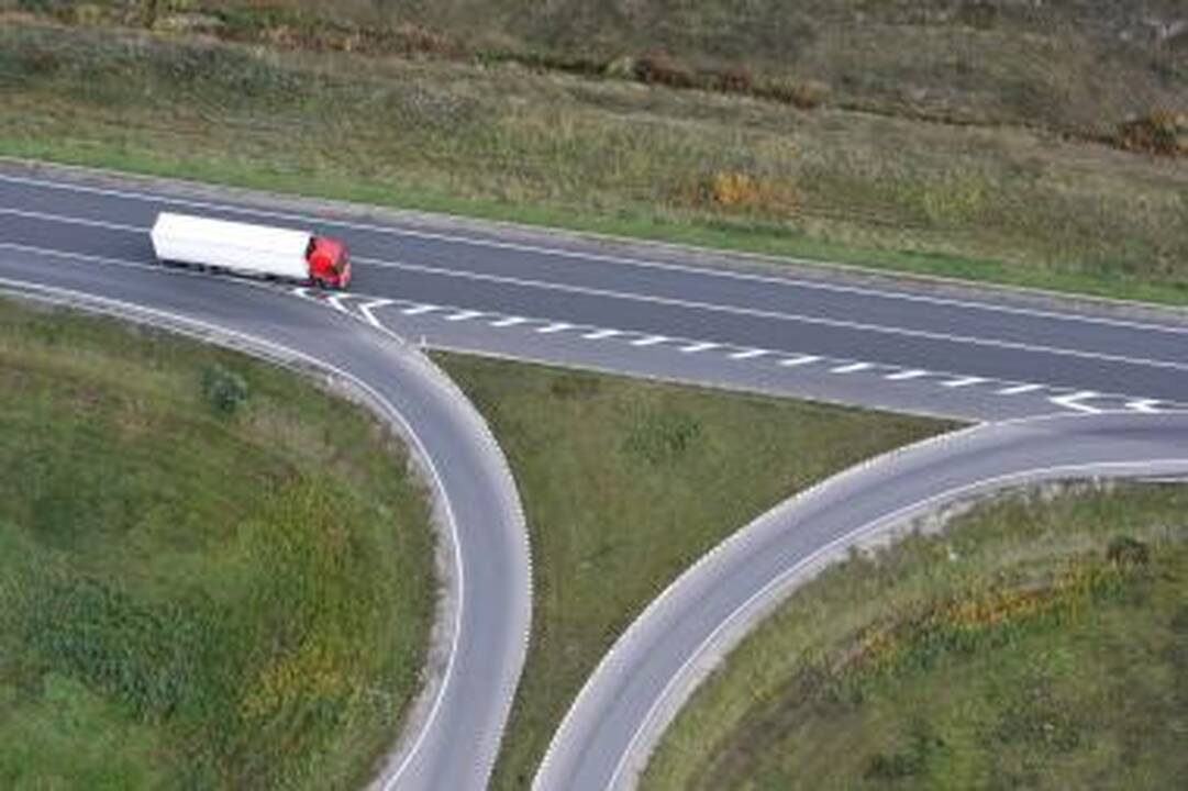 Bus ribojamas leidimų išdavimas sunkiasvorėms transporto priemonėms