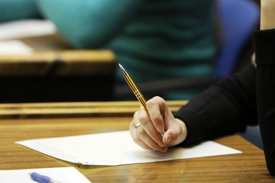 Klaipėdiečiai piktinosi – nacionalinį diktantą skaitė per greitai 