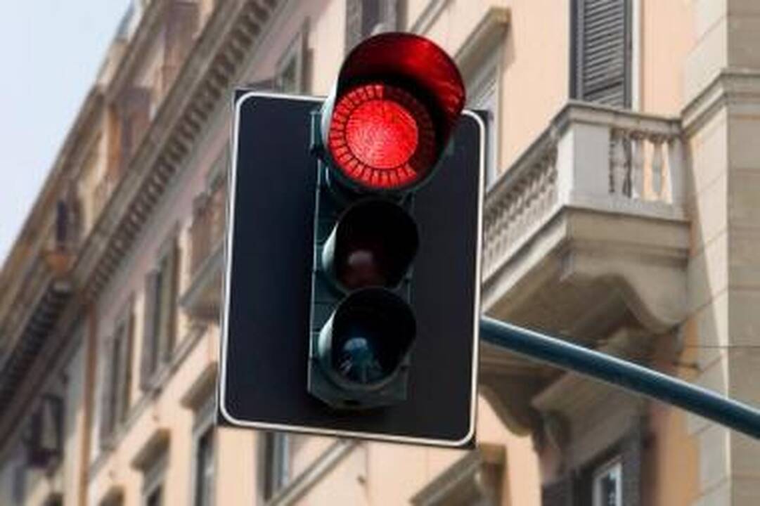 Dėl elektros tinklų remonto kai kuriose miesto sankryžose neveiks šviesoforai