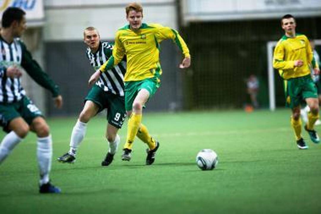 Futbolo A lygoje – pirmos pergalės, lygiosios ir pralaimėjimai