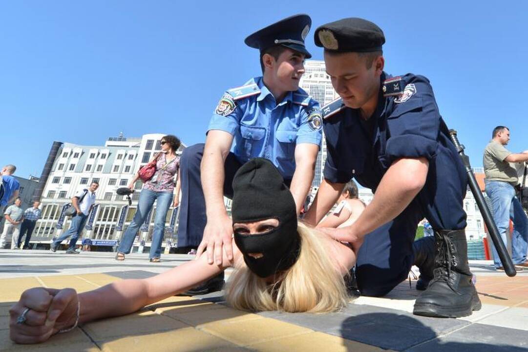Čempionato finalo belaukiant – nuogalių protestas prieš A.Lukašenką