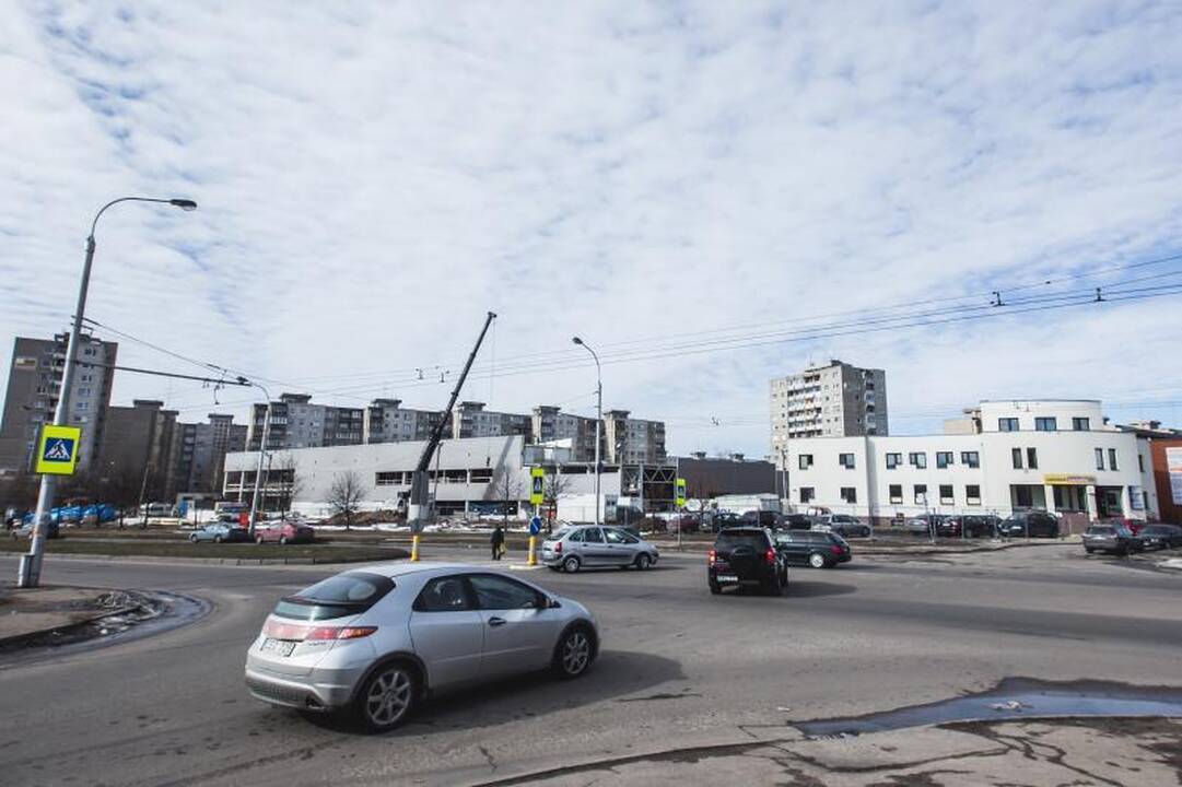 Prie Eiguliuose dygstančio prekybos centro atsiras šviesoforai