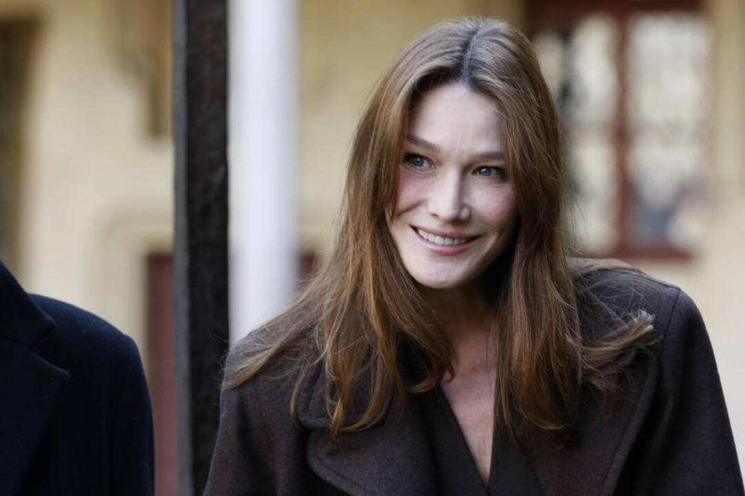 C. Bruni apdainavo jaunystės vakarėlius su „Rolling Stones“